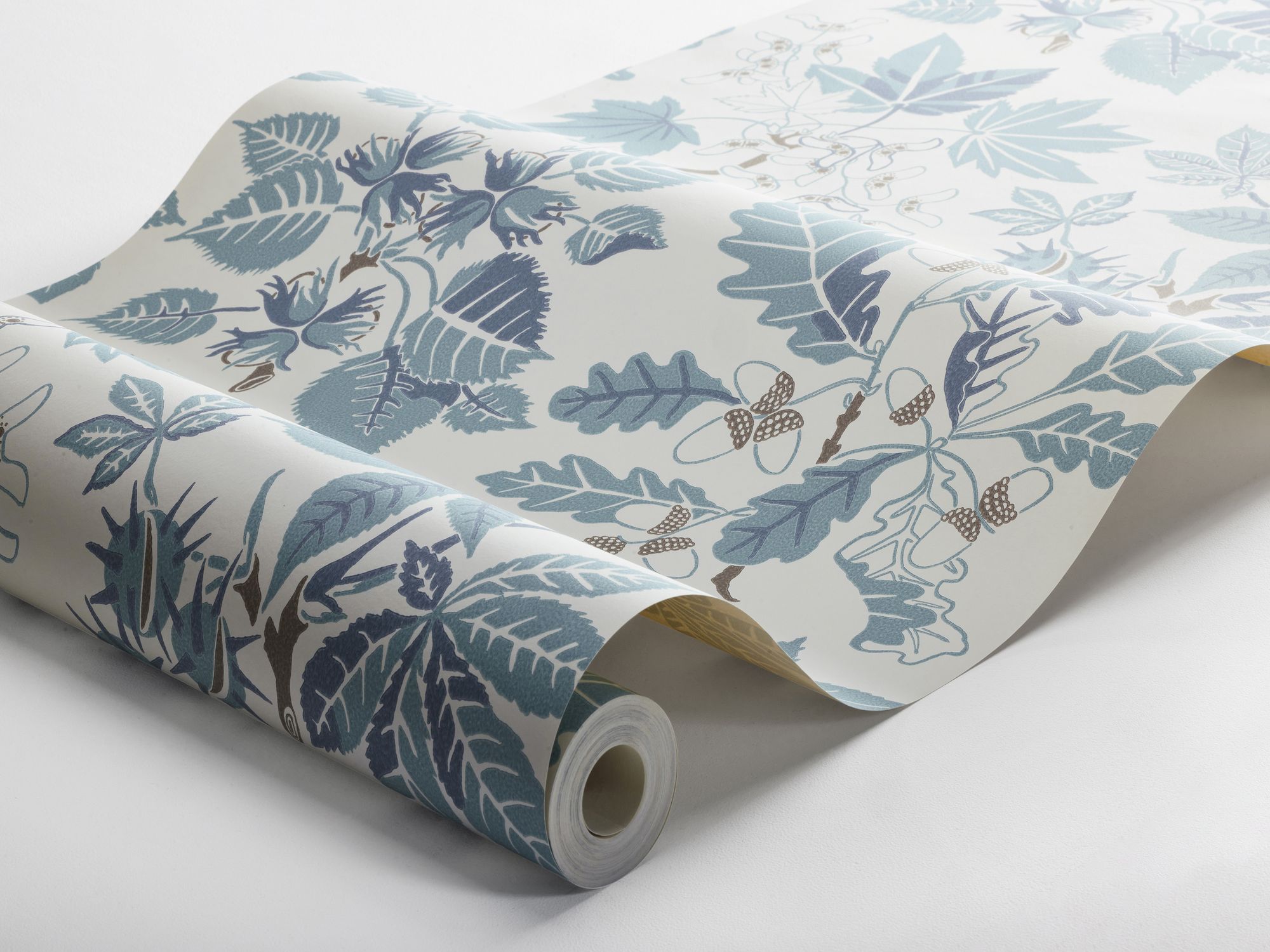 5834 Arboretum Blue and White Wallpaper by Boråstapeter