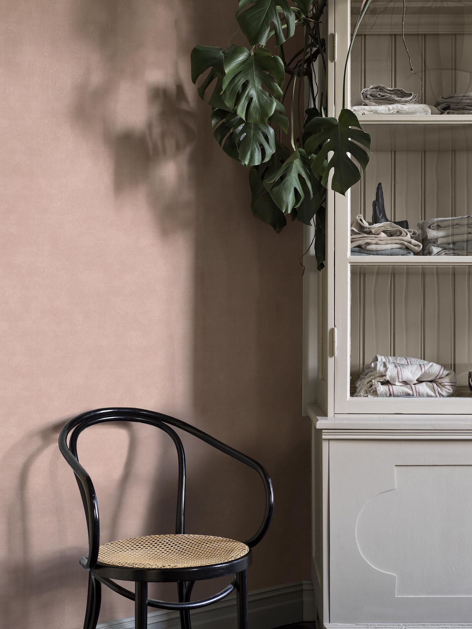 6102 Shades Rhodonite Pink Wallpaper by Boråstapeter