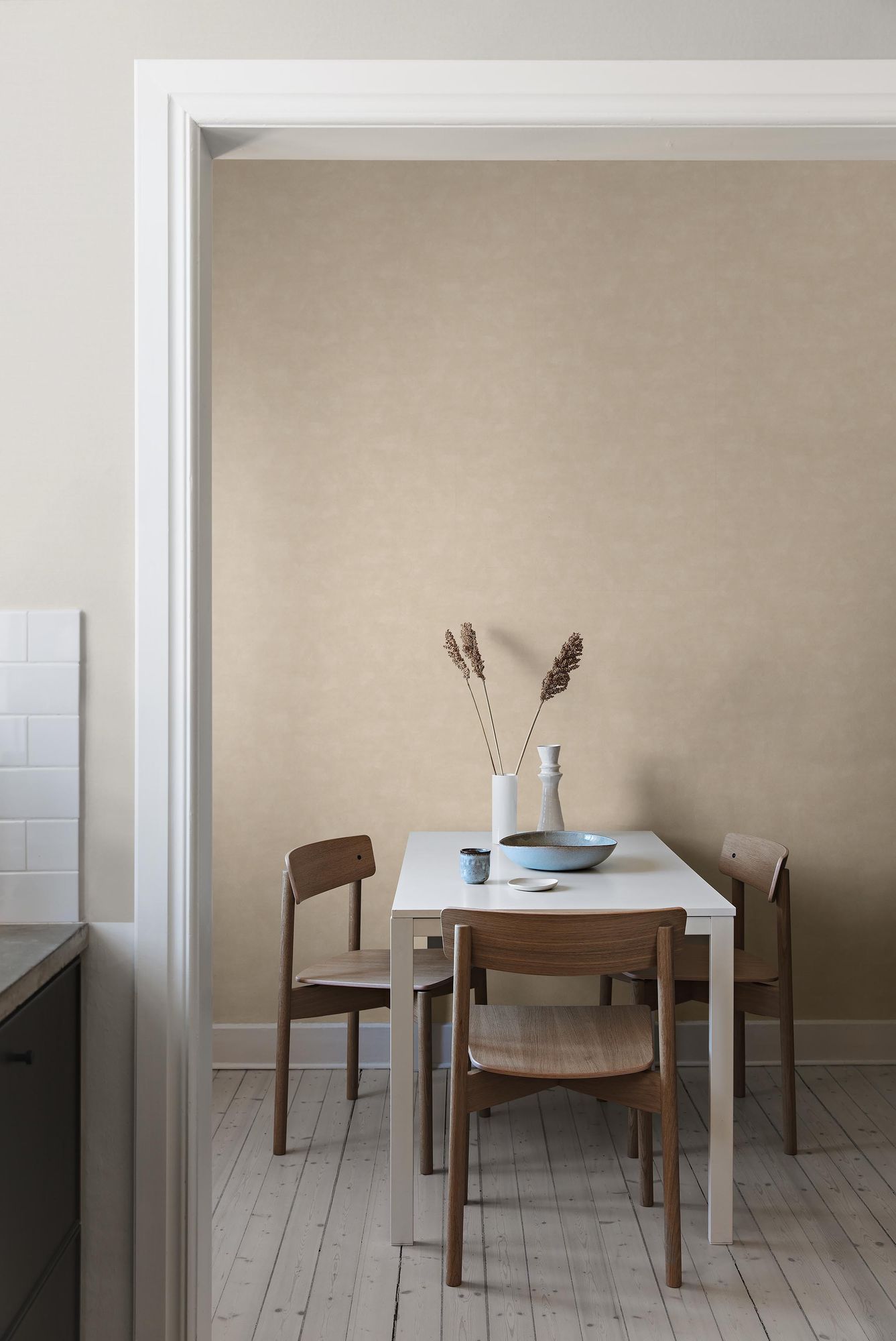6104 Shades Amber Beige Wallpaper by Boråstapeter