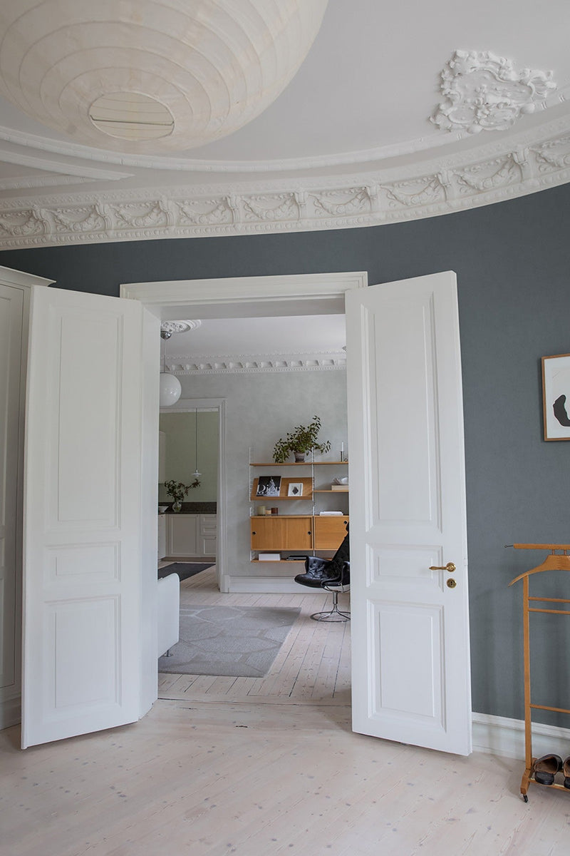 61069 Dark Grey Kalk II Wallpaper by Tres Tintas