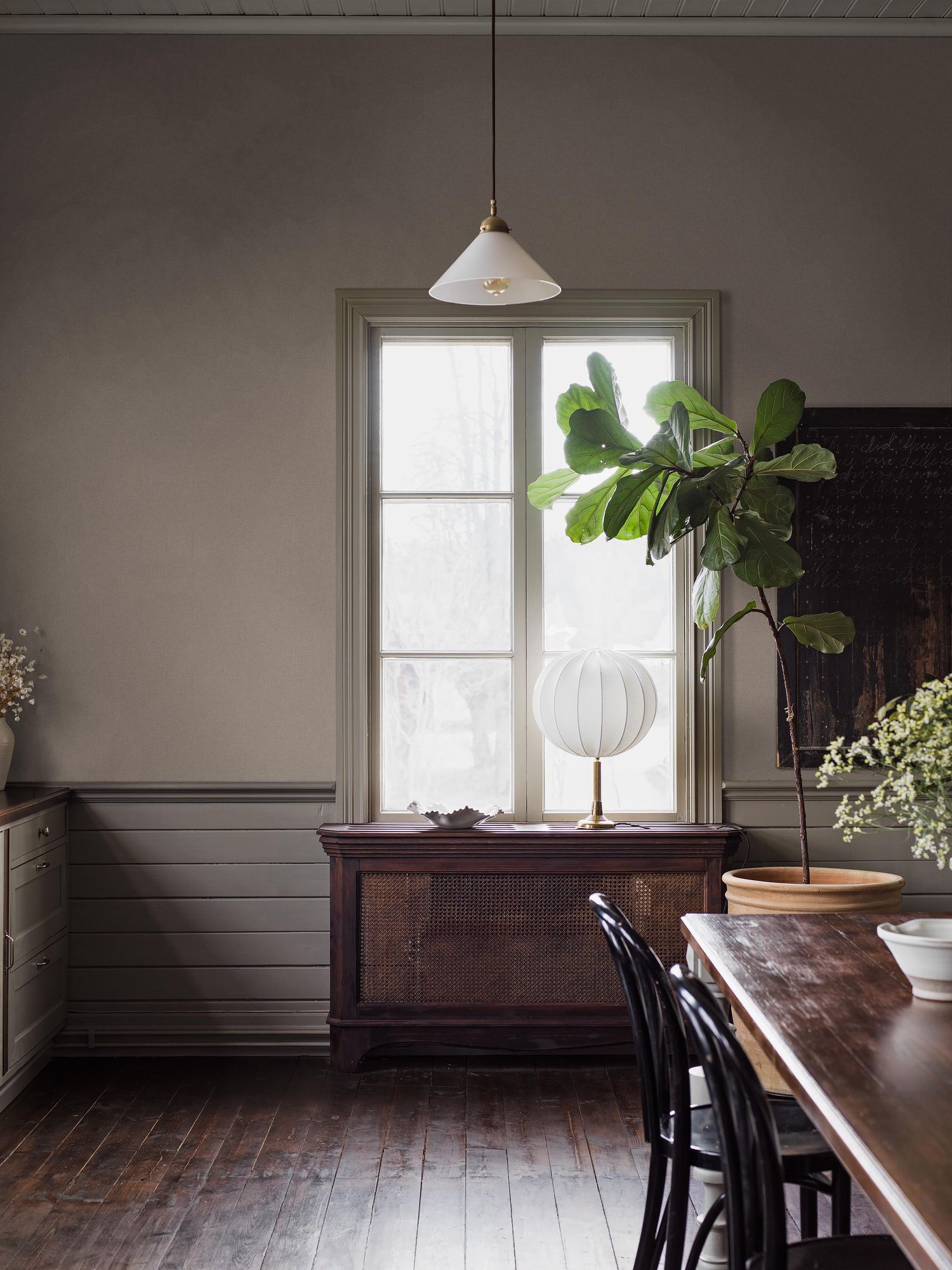 6124 Canvas Taupe Brown Wallpaper by Boråstapeter