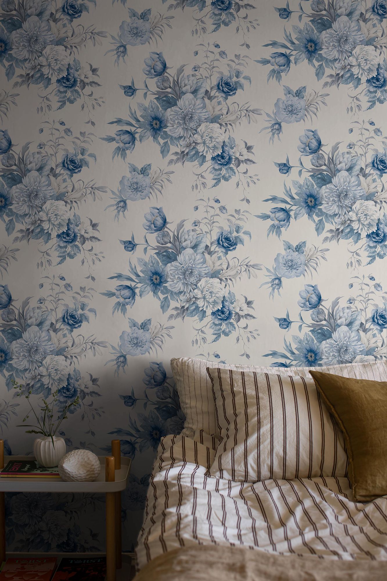 6140 Floral Charm Light Blue and White Blue & White Wallpaper by Boråstapeter