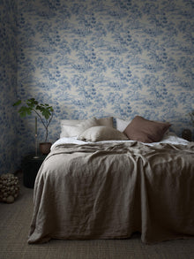 6142 Countryside Morning Light Blue and White Blue & White Wallpaper by Boråstapeter