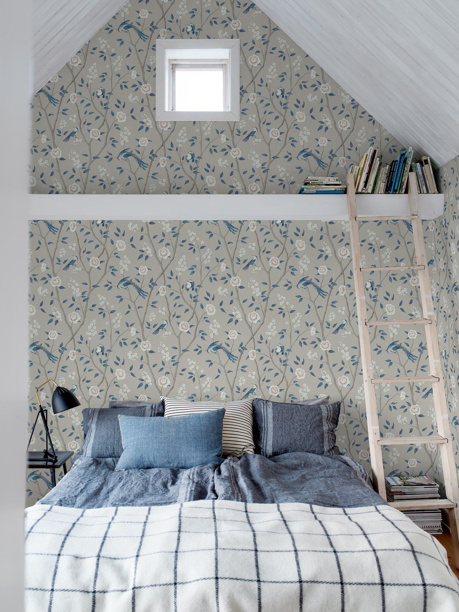 6143 Paradise Birds Light Blue and White Blue & White Wallpaper by Boråstapeter