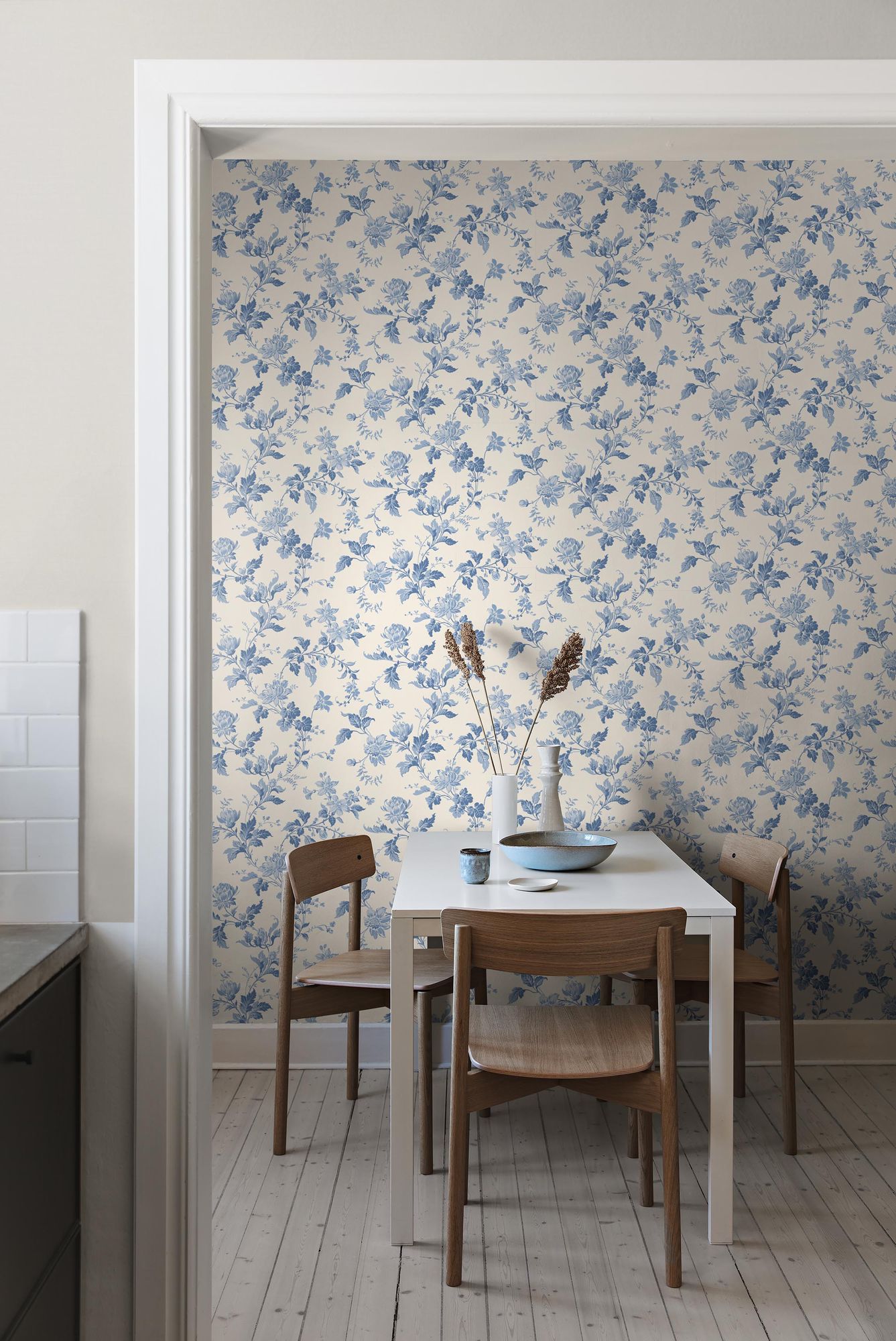 6146 Blomslinga Light Blue and White Blue & White Wallpaper by Boråstapeter