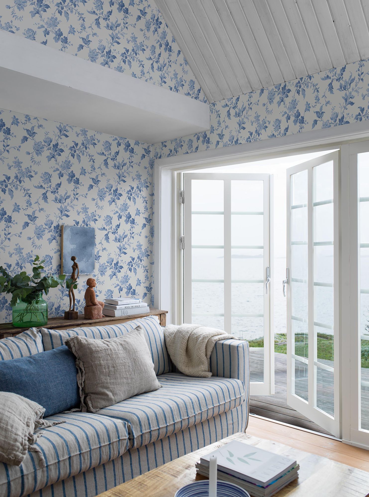 6146 Blomslinga Light Blue and White Blue & White Wallpaper by Boråstapeter