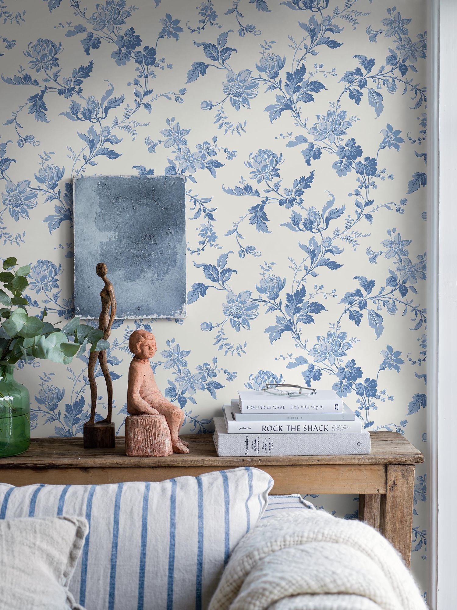 6146 Blomslinga Light Blue and White Blue & White Wallpaper by Boråstapeter