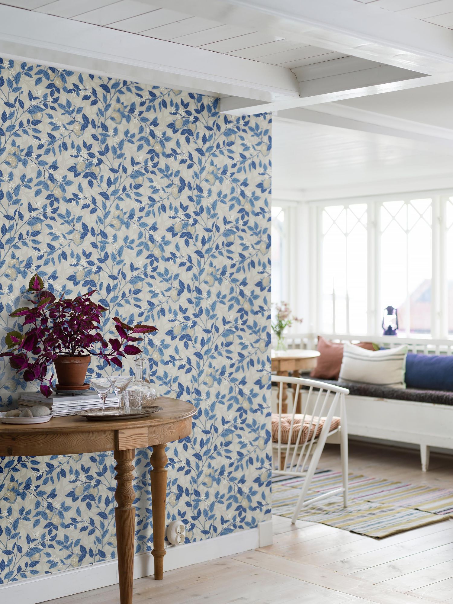 6149 Citronträd Light Blue and White Blue & White Wallpaper by Boråstapeter