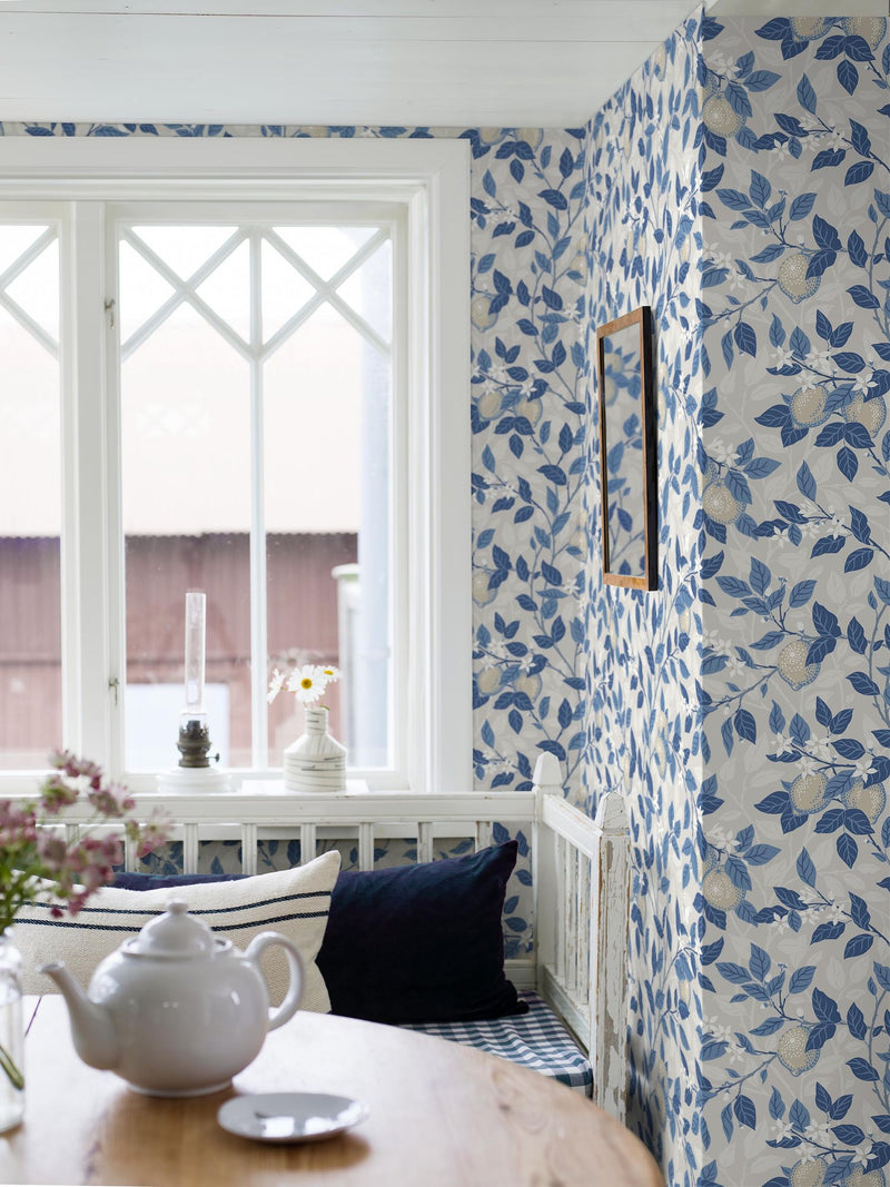 6149 Citronträd Light Blue and White Blue & White Wallpaper by Boråstapeter