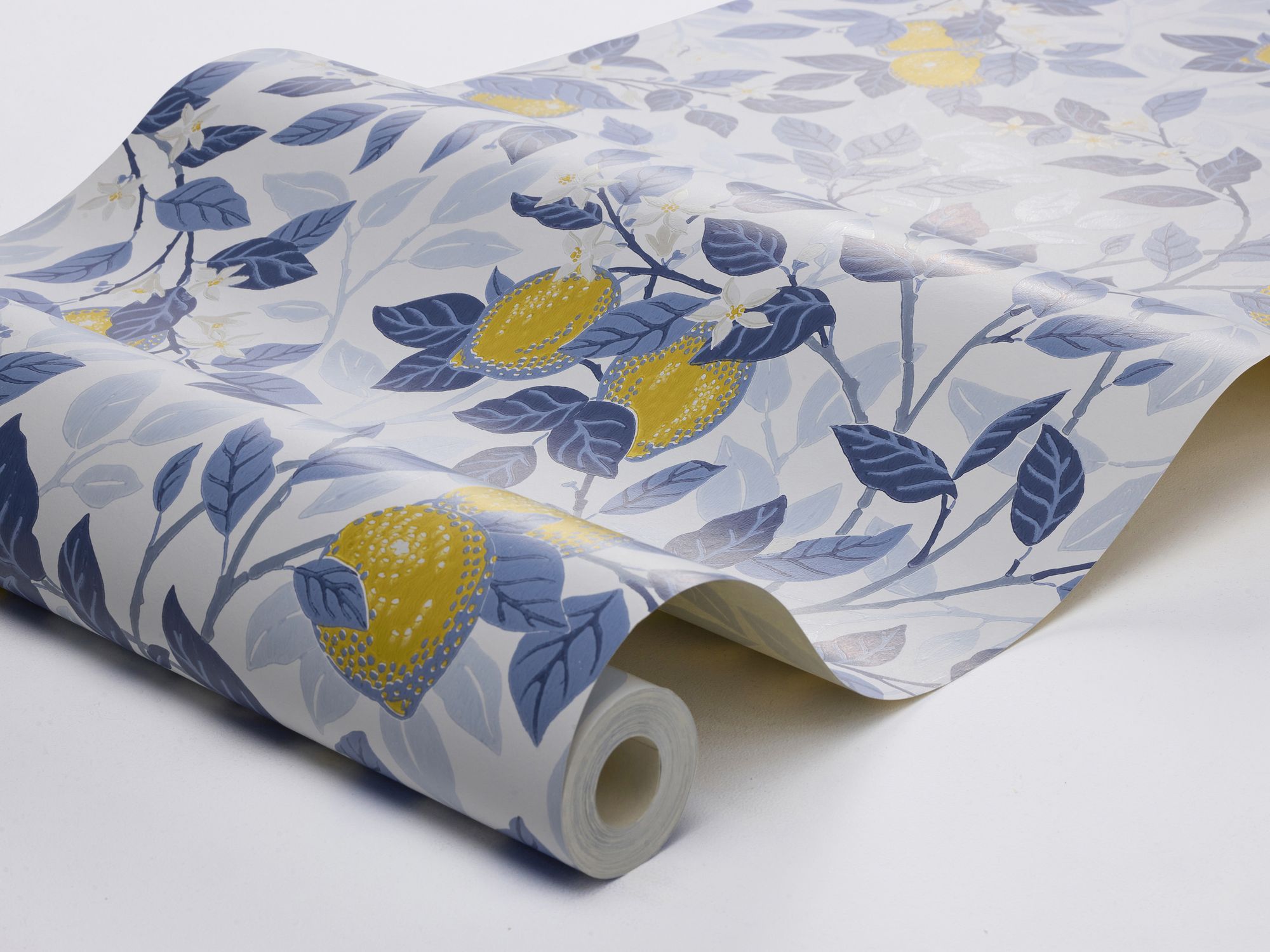 6150 Citronträd Light Blue Blue & White Wallpaper by Boråstapeter