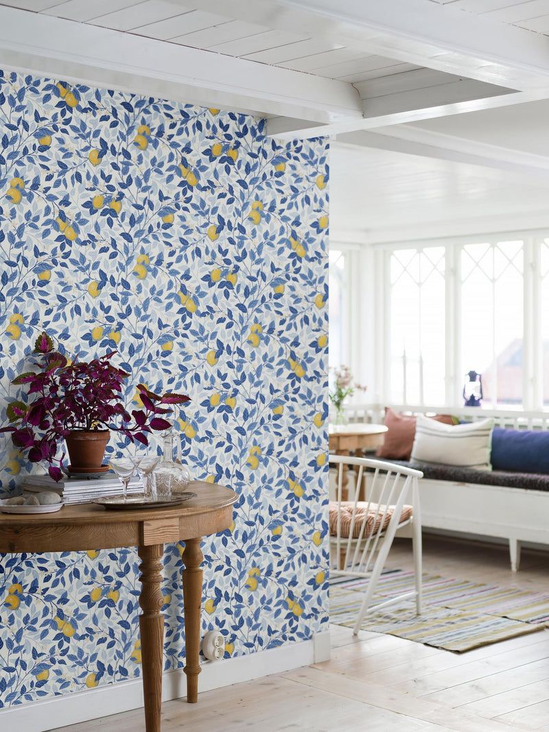 6150 Citronträd Light Blue Blue & White Wallpaper by Boråstapeter