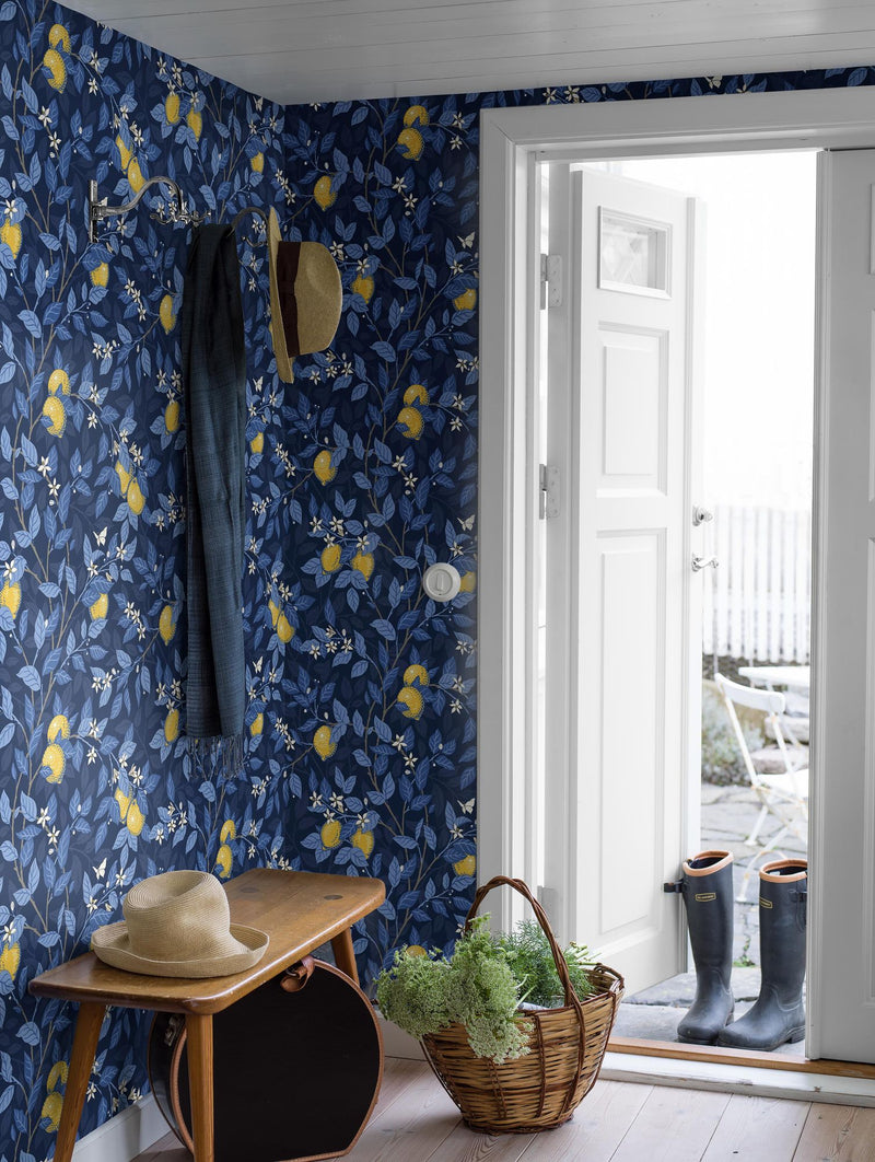 6151 Citronträd Dark Blue Blue & White Wallpaper by Boråstapeter