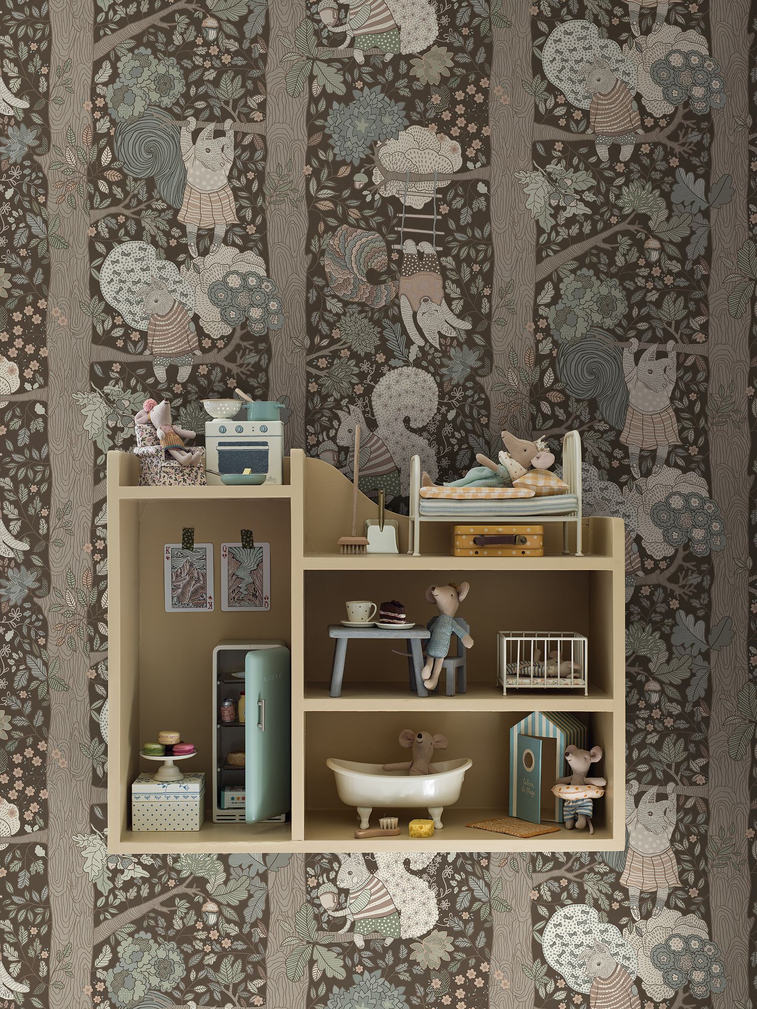 6290 Charlie Multicoloured Icons Wallpaper by Boråstapeter
