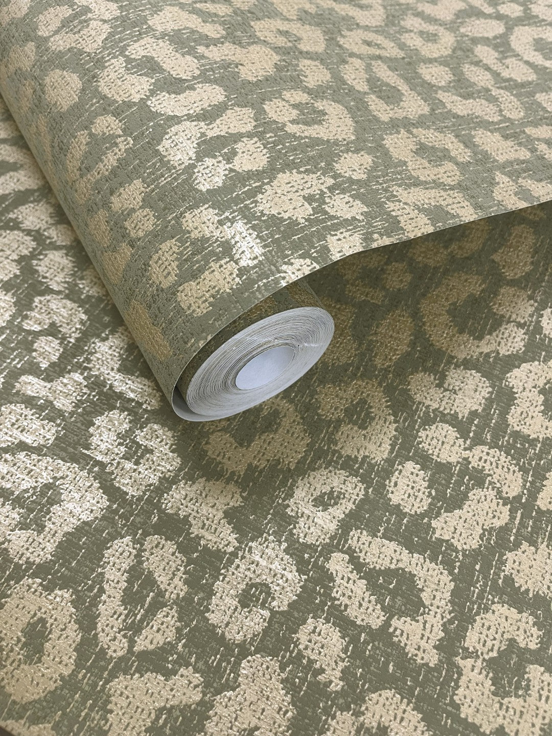 66303 Sunda Green Wallpaper by Holden Decor