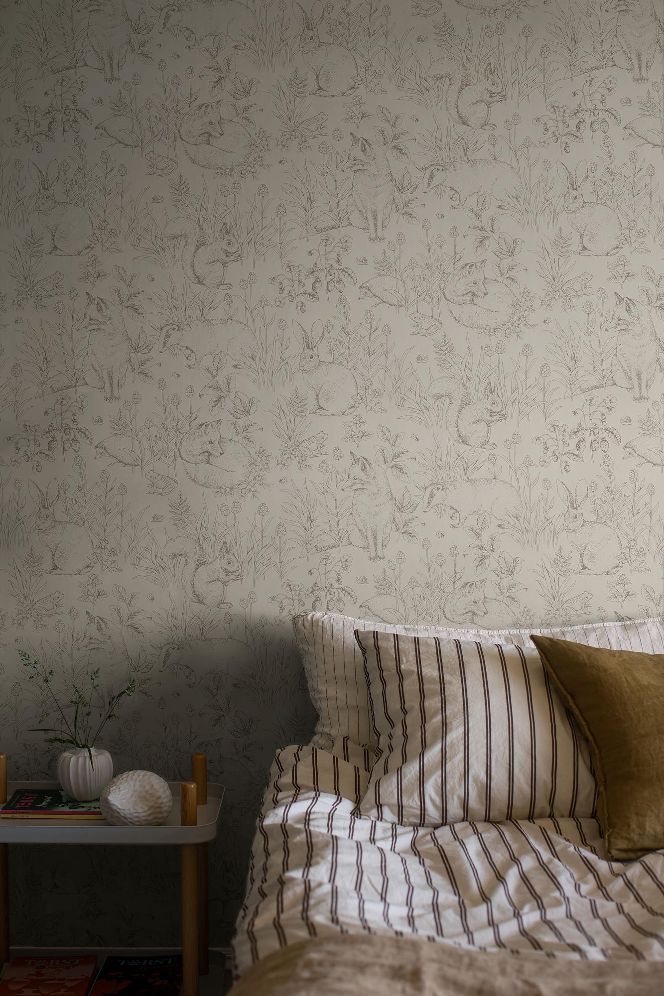 6922 Forest Friends Beige Wallpaper by Boråstapeter