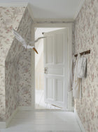 6924 Lily Swan Multi and White Wallpaper by Boråstapeter