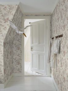 6924 Lily Swan Multi and White Wallpaper by Boråstapeter