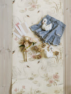 6924 Lily Swan Multi and White Wallpaper by Boråstapeter