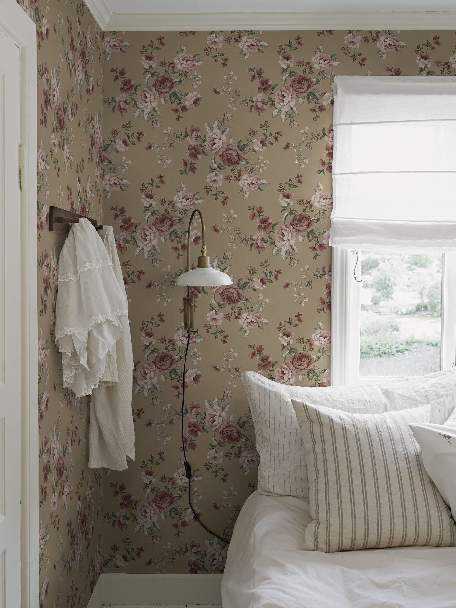 6934 Nomi Brown and Multi Wallpaper by Boråstapeter