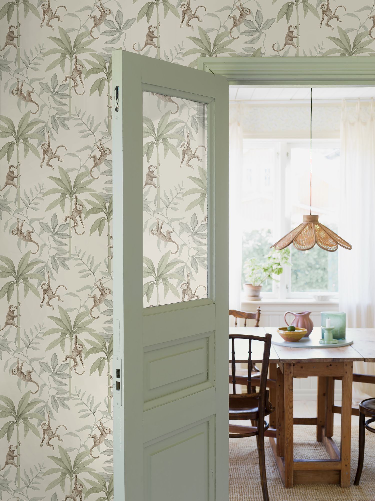 6936 Jungle Friends White and Multi Wallpaper by Boråstapeter