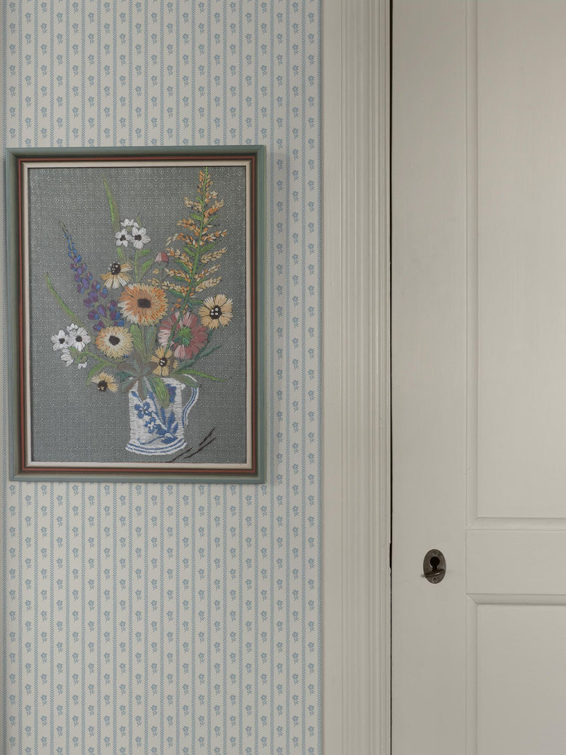 6956 Lilla Lyckan Blue and White Wallpaper by Boråstapeter