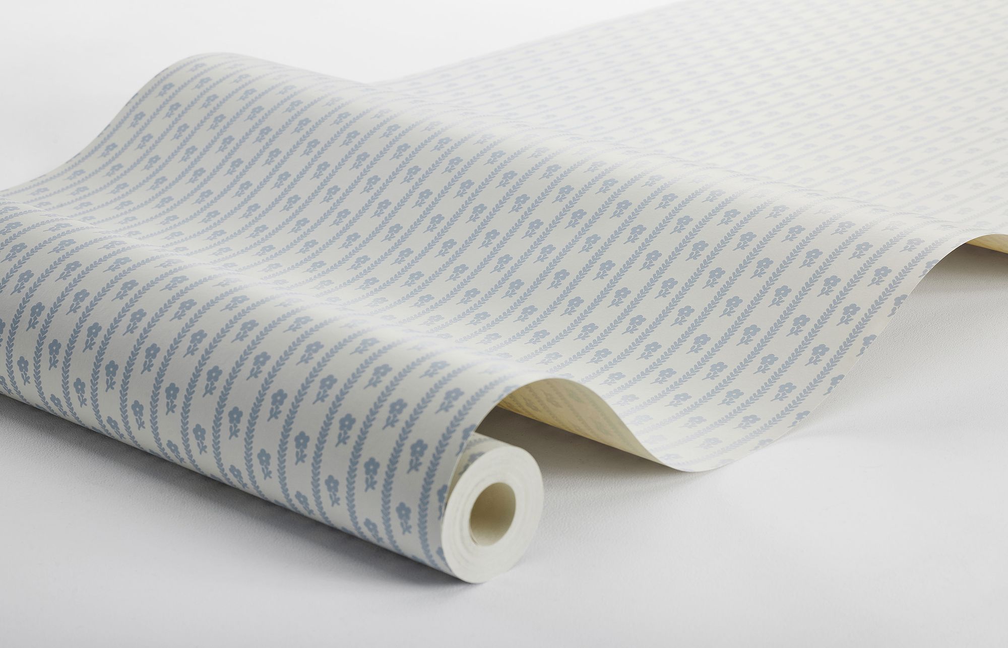 6956 Lilla Lyckan Blue and White Wallpaper by Boråstapeter