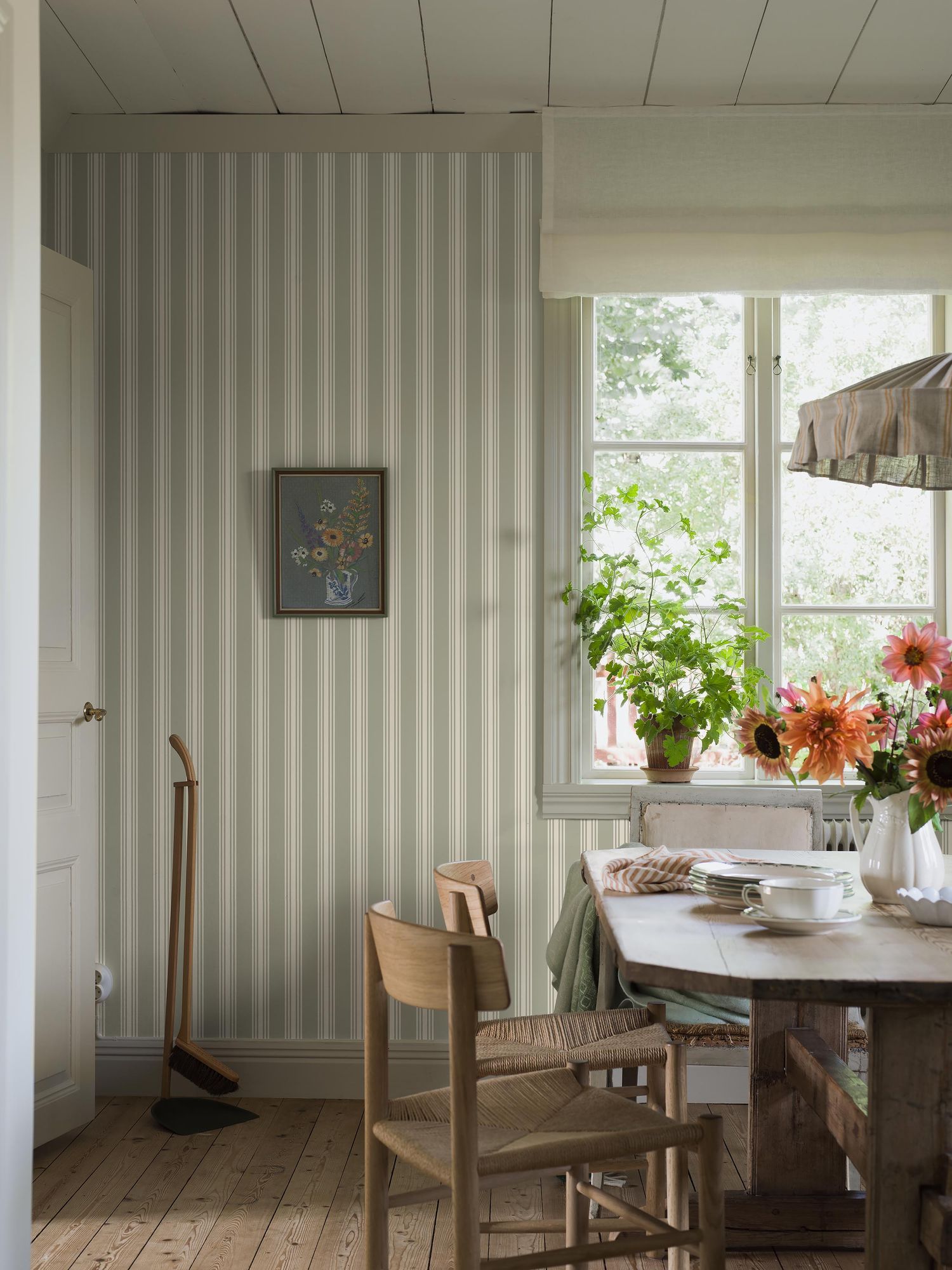 6959 Gunnebo Green and White Wallpaper by Boråstapeter