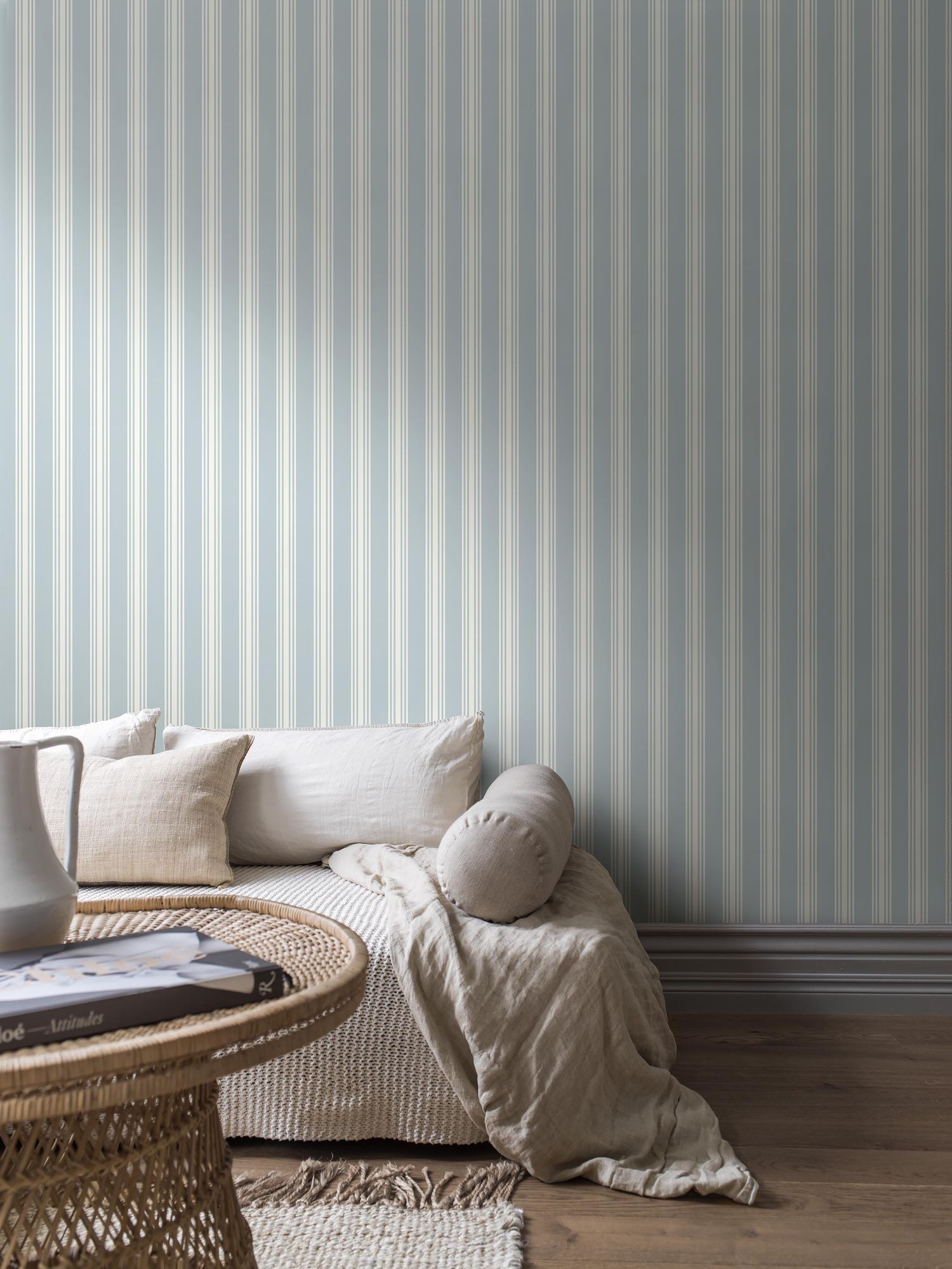 6962 Gunnebo Blue and White Wallpaper by Boråstapeter