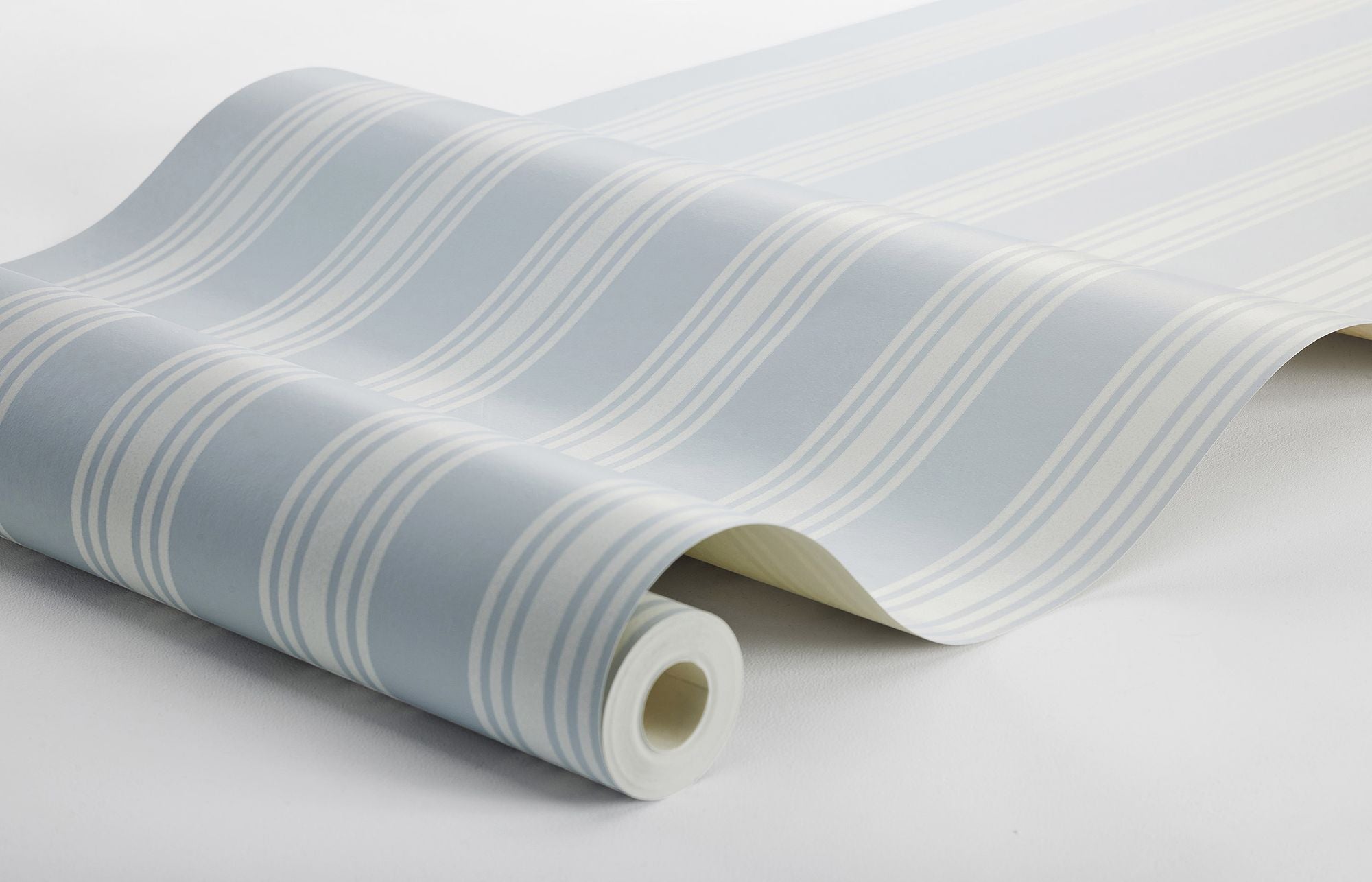 6962 Gunnebo Blue and White Wallpaper by Boråstapeter