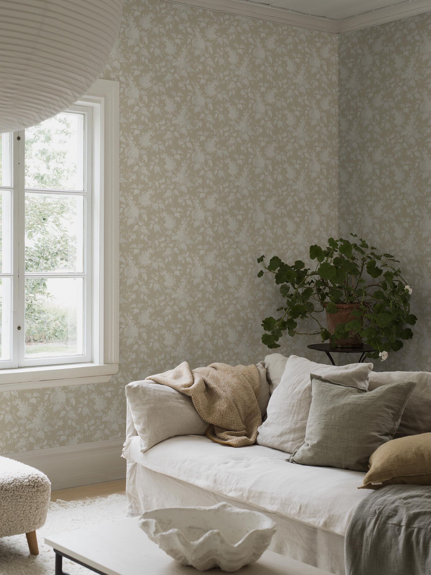 6964 Syren Beige Wallpaper by Boråstapeter