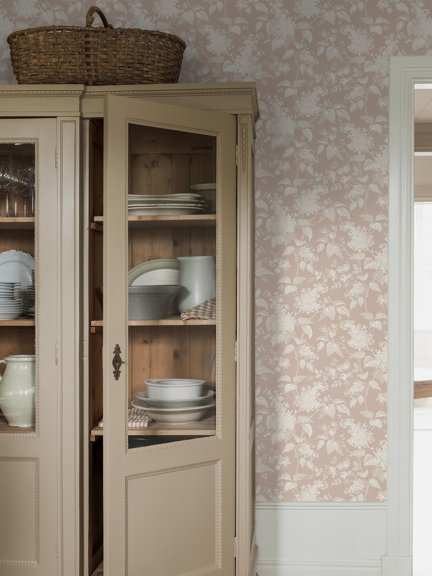 6965 Syren Pink and Beige Wallpaper by Boråstapeter