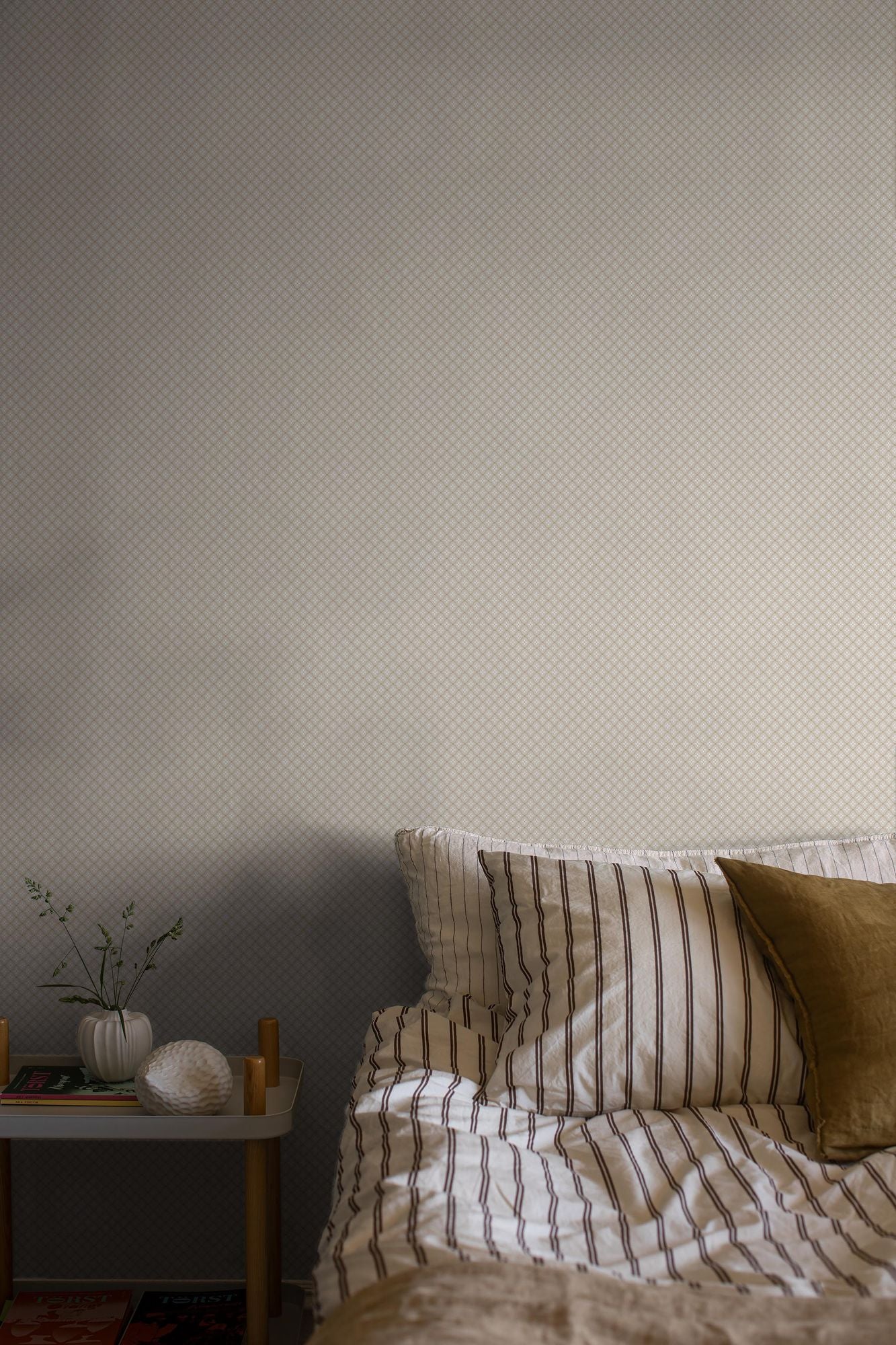 6967 Selma Beige and White Wallpaper by Boråstapeter