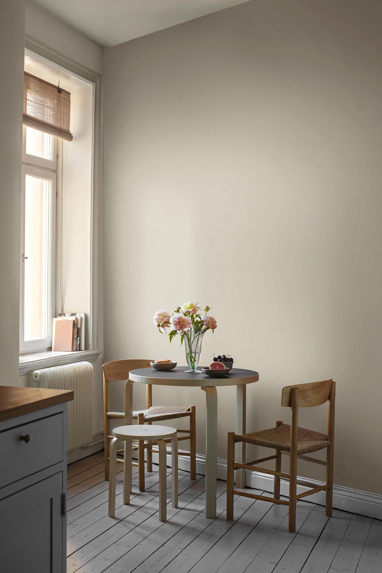 6967 Selma Beige and White Wallpaper by Boråstapeter