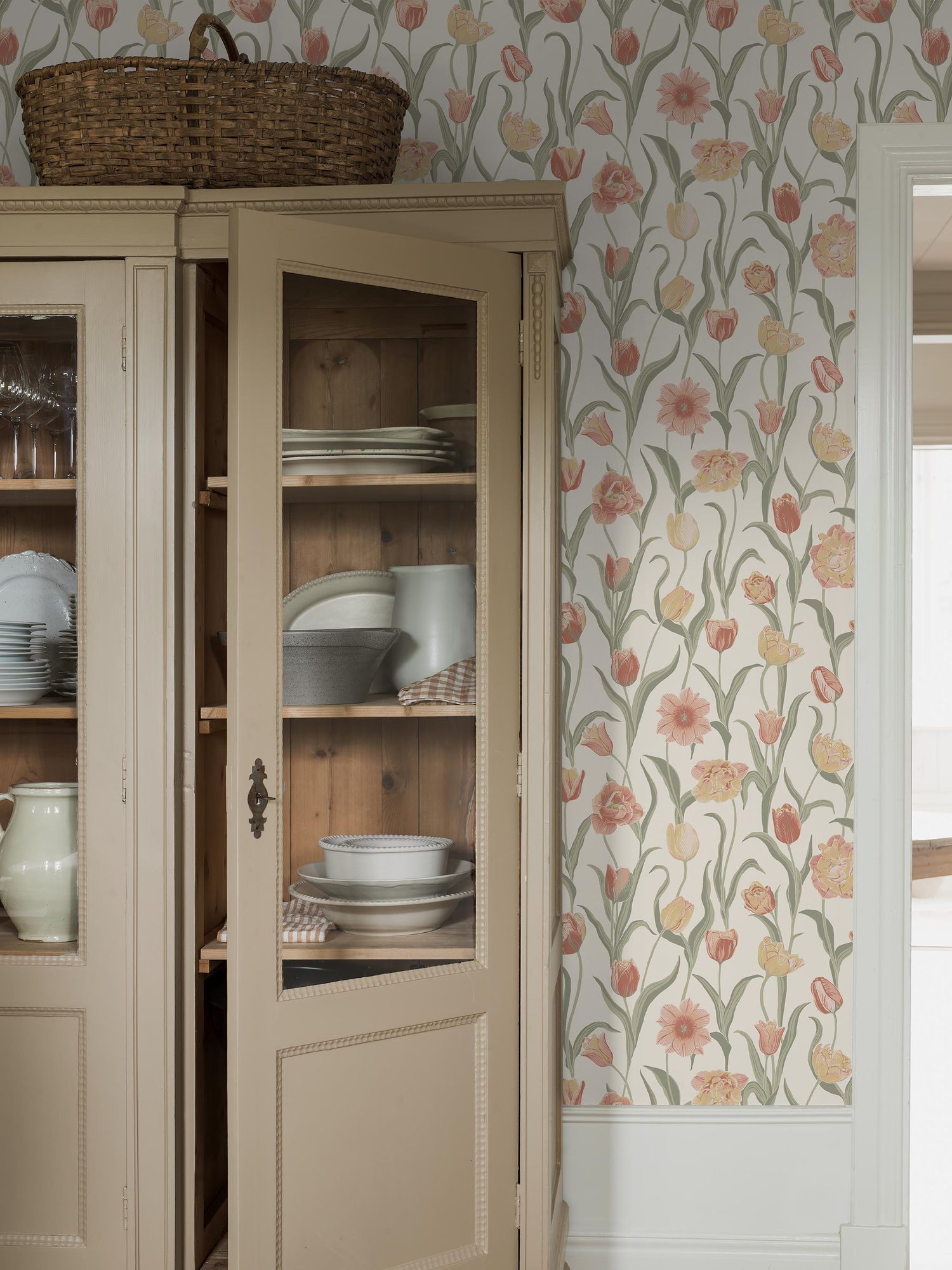 6969 La Belle Epoque Multi and Red Wallpaper by Boråstapeter