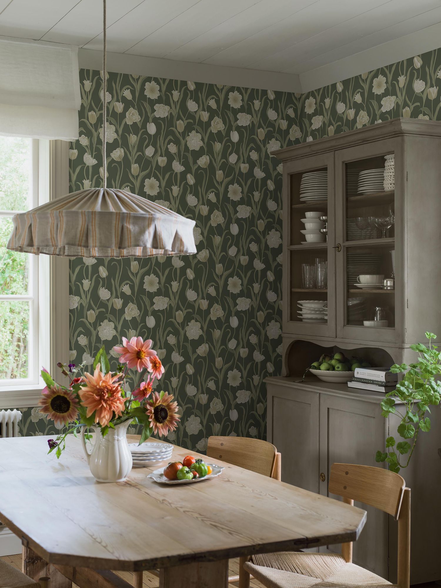 6971 La Belle Epoque Green and White Wallpaper by Boråstapeter