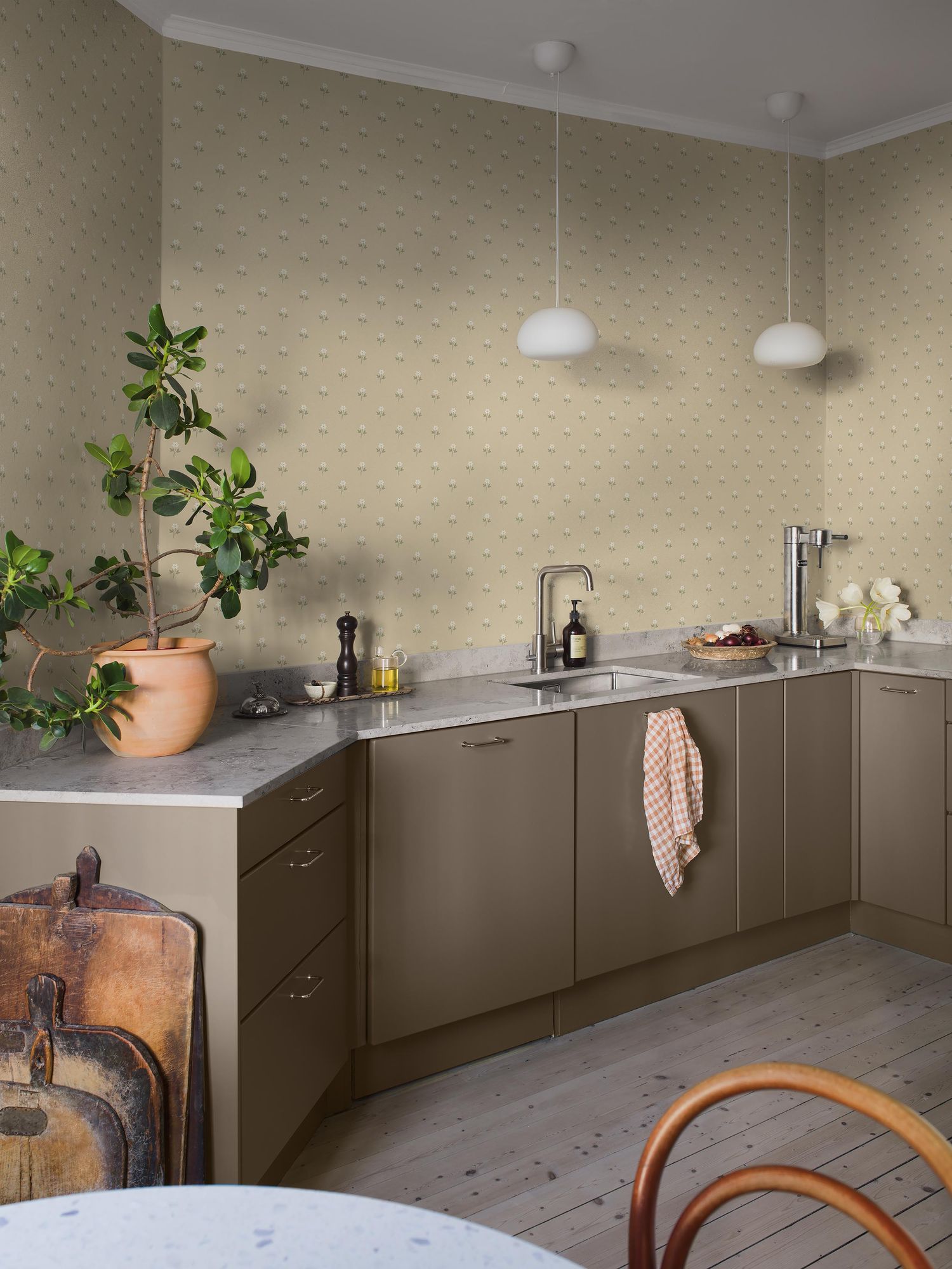 6972 Anemone Yellow and White Wallpaper by Boråstapeter