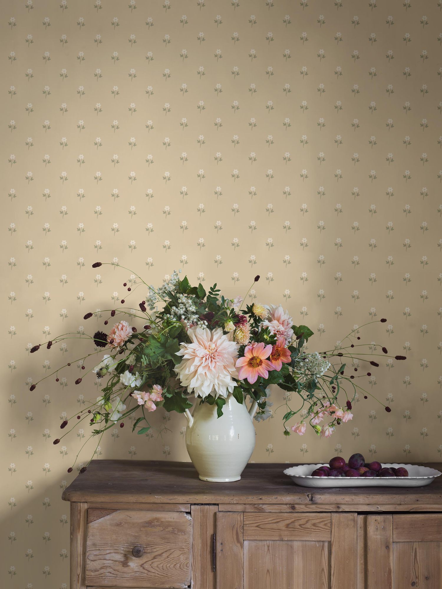 6972 Anemone Yellow and White Wallpaper by Boråstapeter