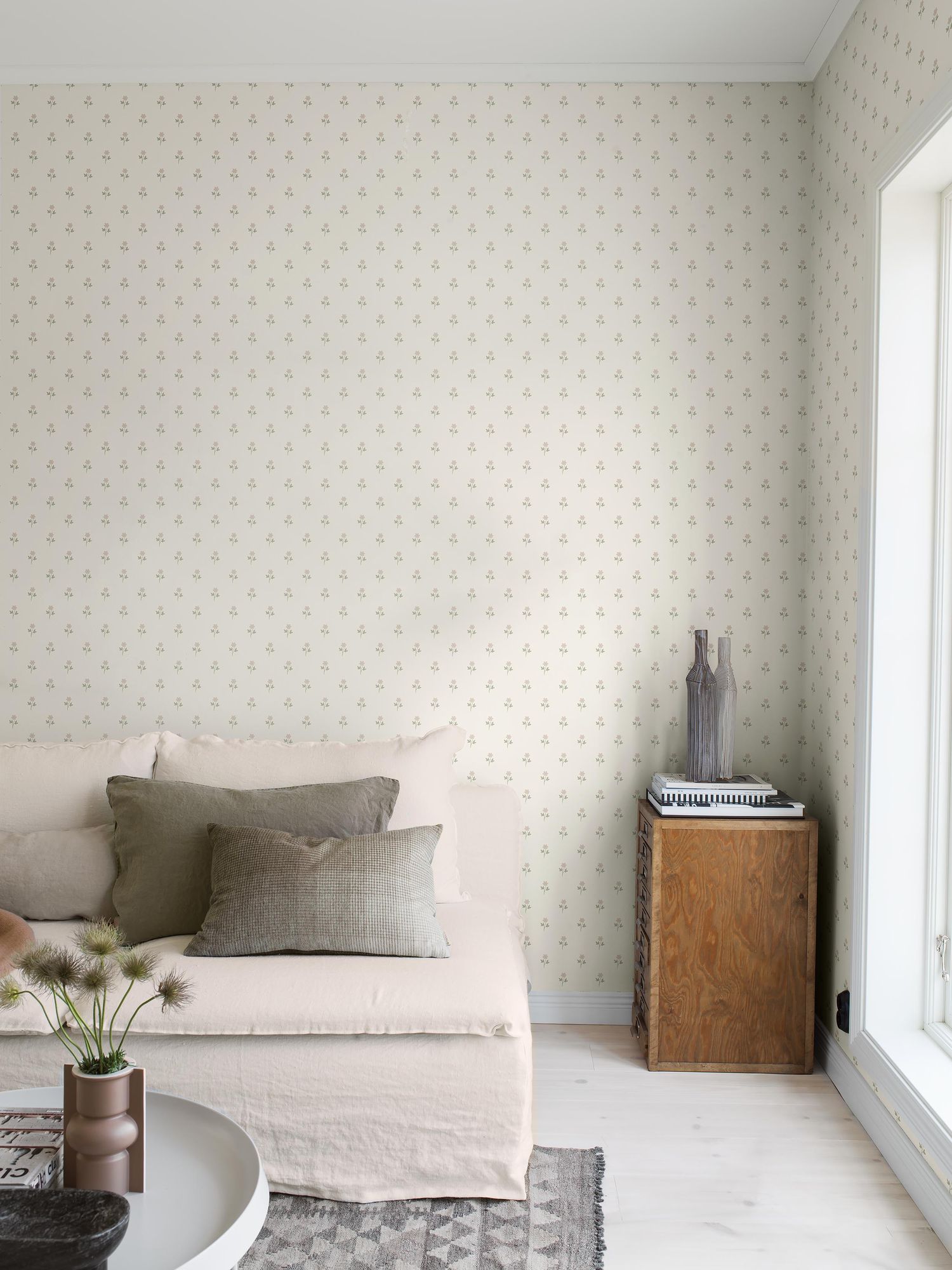 6973 Anemone Pink and White Wallpaper by Boråstapeter
