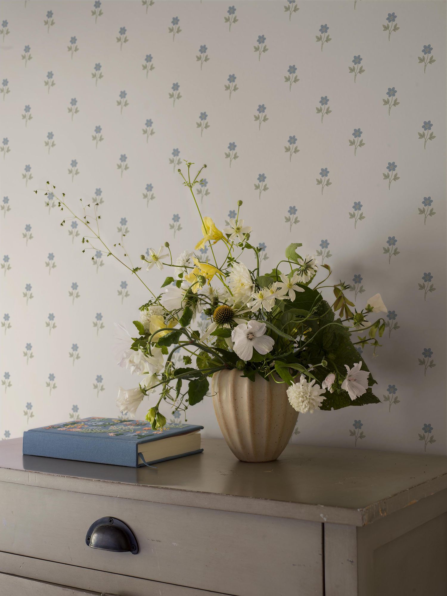 6974 Anemone Blue and White Wallpaper by Boråstapeter