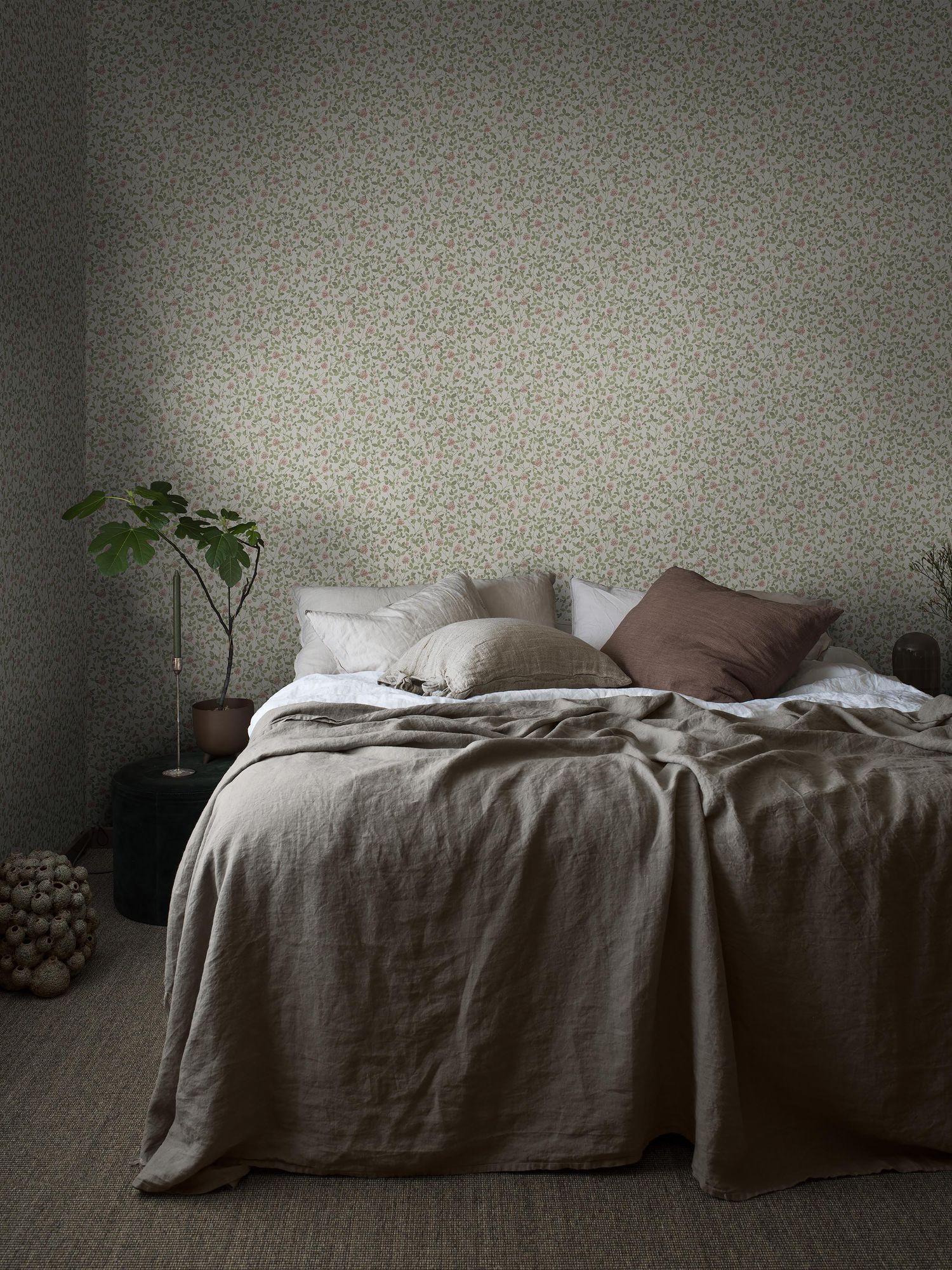 6978 Klöver Pink and Green Wallpaper by Boråstapeter