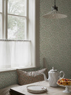 6978 Klöver Pink and Green Wallpaper by Boråstapeter