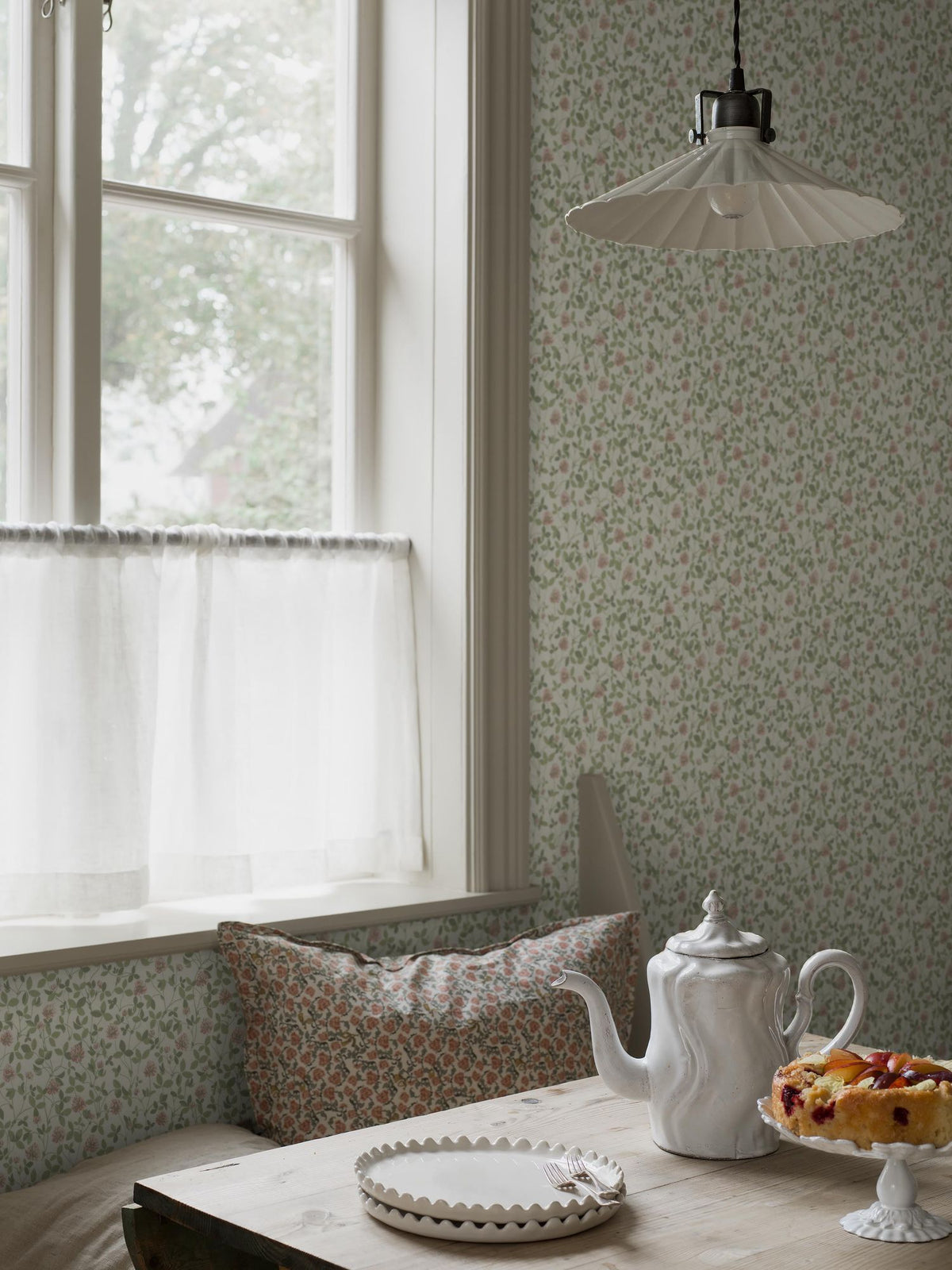 Klöver Pink and Green Österlen Wallpaper by Boråstapeter