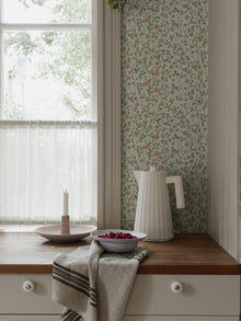 6978 Klöver Pink and Green Wallpaper by Boråstapeter