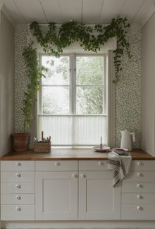 6978 Klöver Pink and Green Wallpaper by Boråstapeter