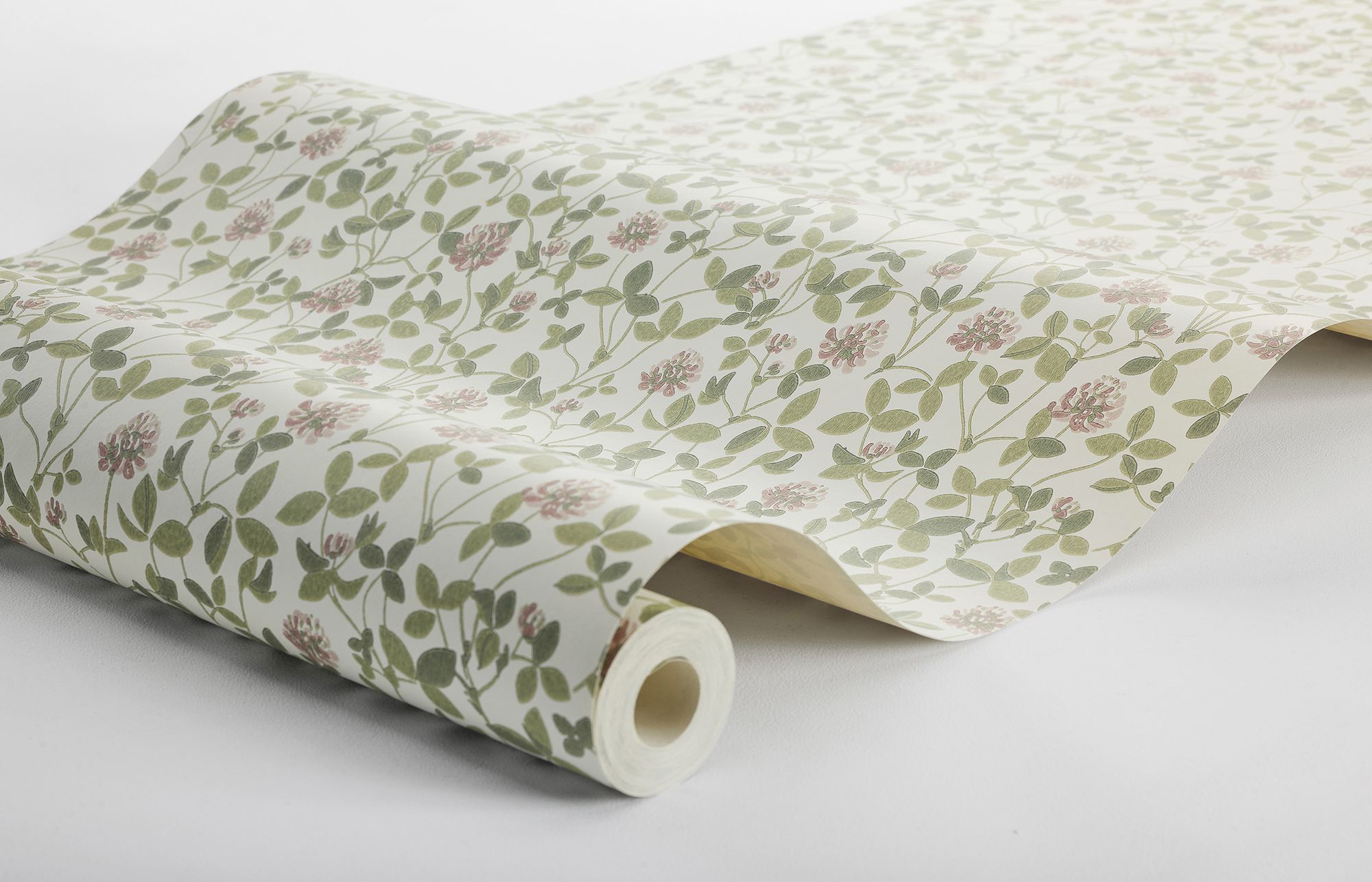 6978 Klöver Pink and Green Wallpaper by Boråstapeter