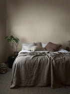 6979 Pärlrand Beige and White Wallpaper by Boråstapeter