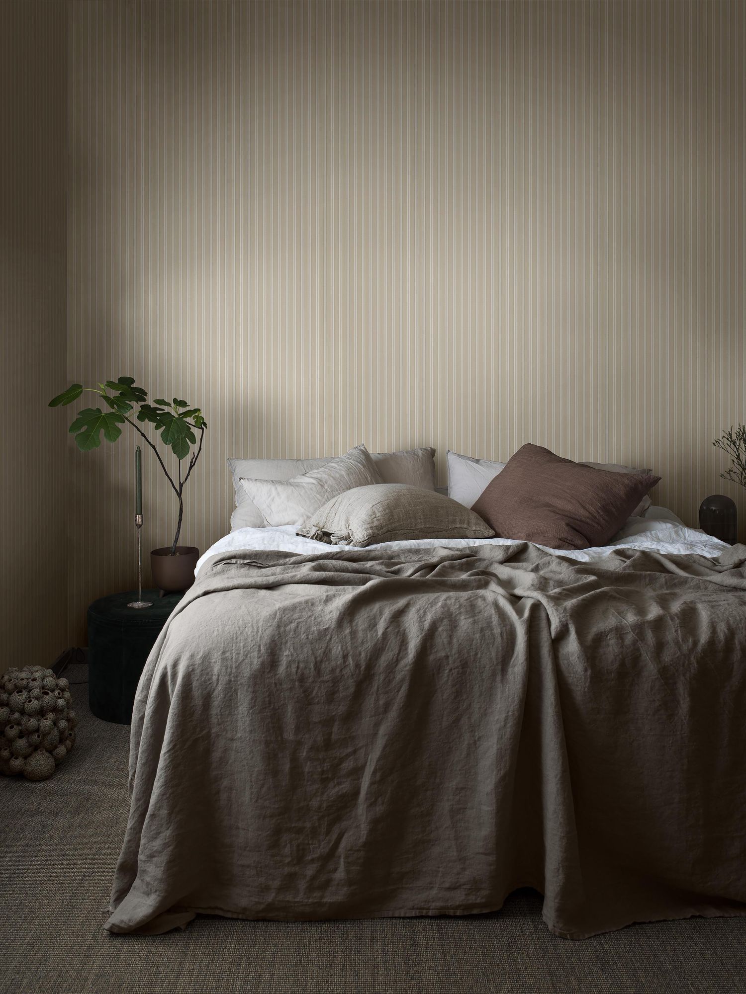 6979 Pärlrand Beige and White Wallpaper by Boråstapeter