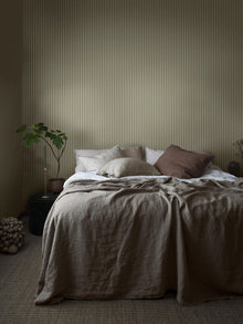 6980 Pärlrand Green and Beige Wallpaper by Boråstapeter