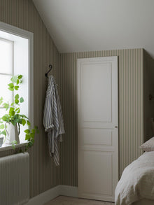 6980 Pärlrand Green and Beige Wallpaper by Boråstapeter