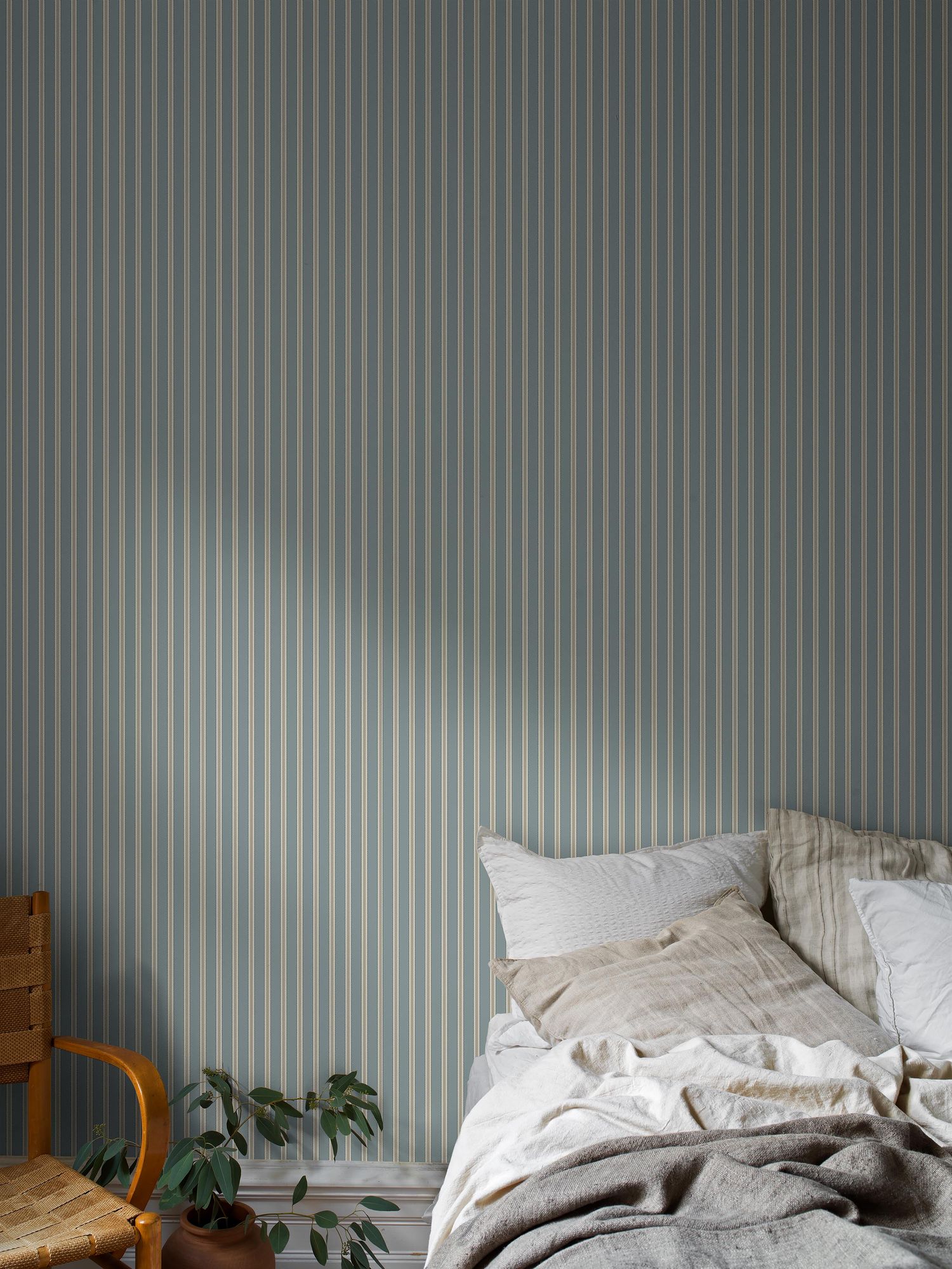 6981 Pärlrand Blue and Beige Wallpaper by Boråstapeter